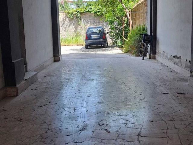 Locale Commerciale in vendita a Rione 219, Melito Di Napoli