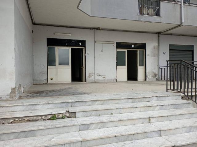 Locale Commerciale in vendita a Rione 219, Melito Di Napoli