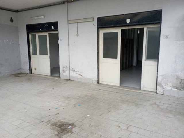 Locale Commerciale in vendita a Rione 219, Melito Di Napoli