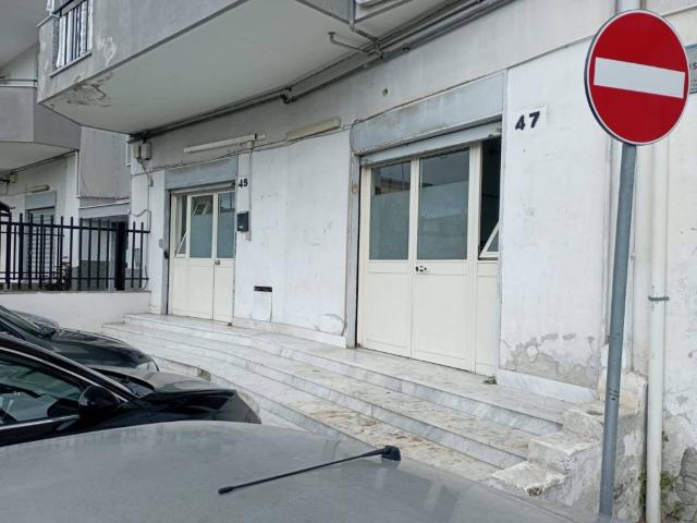 Locale Commerciale in vendita a Rione 219, Melito Di Napoli