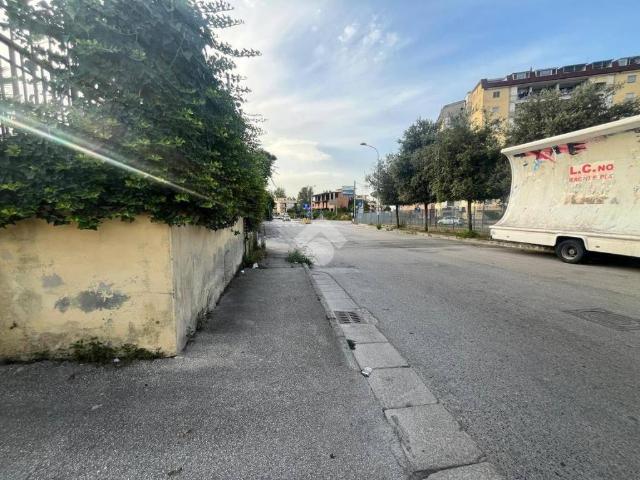 Locale Commerciale in vendita a Melito Di Napoli, Campania