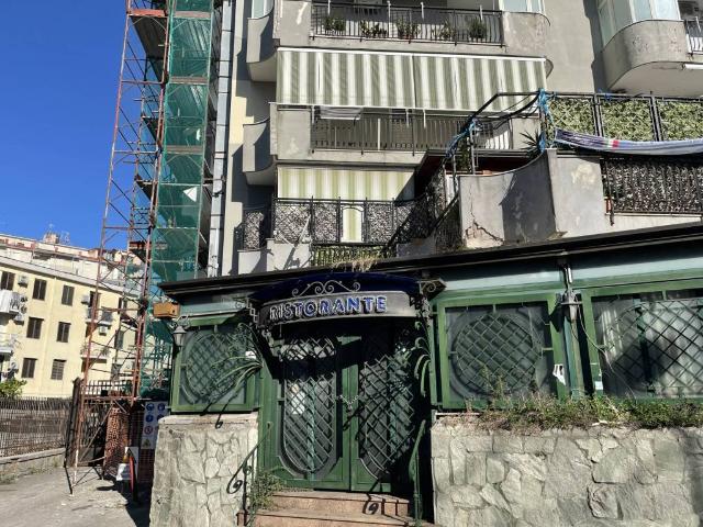Locale Commerciale in vendita a Melito Di Napoli, Campania