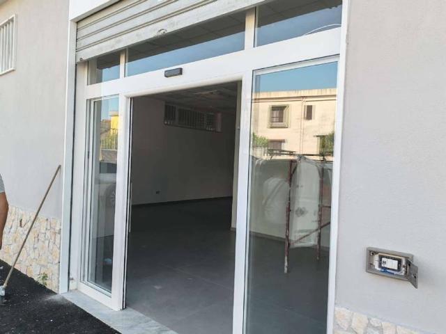 Locale Commerciale in vendita a Rione 219, Melito Di Napoli