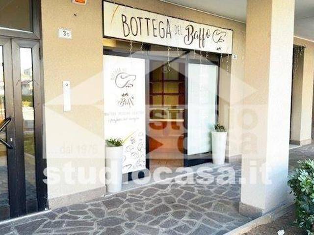 Locale Commerciale in vendita a Melzo, Lombardia