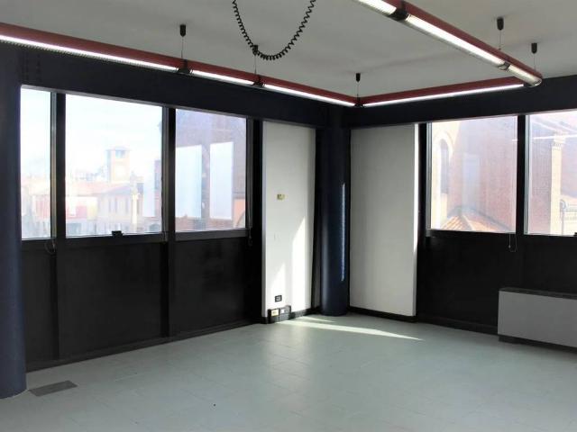 Locale Commerciale in vendita a Melzo, Lombardia
