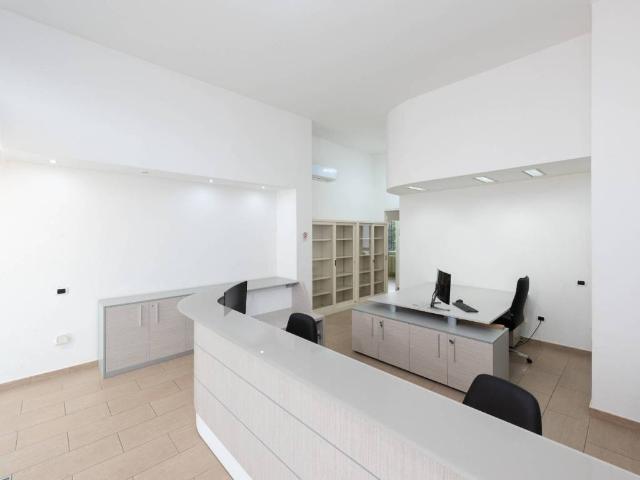 Locale Commerciale in vendita a Melzo, Lombardia