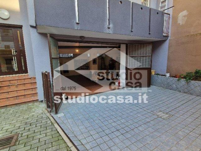 Locale Commerciale in vendita a Melzo, Lombardia