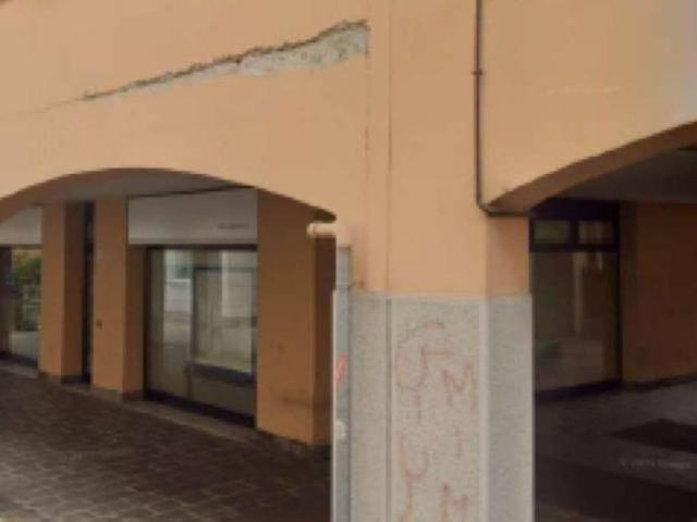 Locale Commerciale in vendita a Melzo, Lombardia