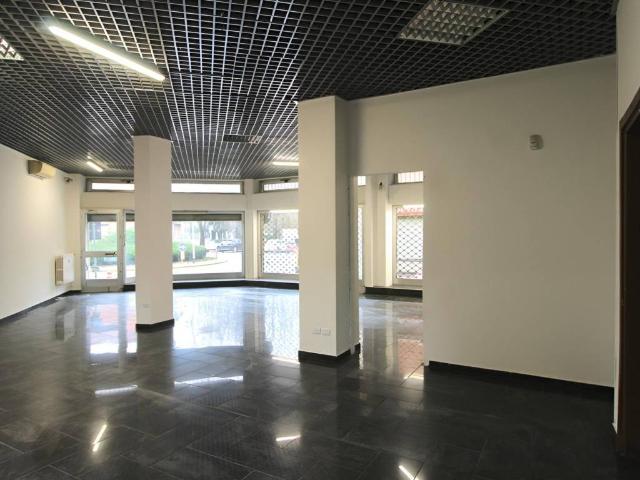 Locale Commerciale in vendita a Melzo, Lombardia