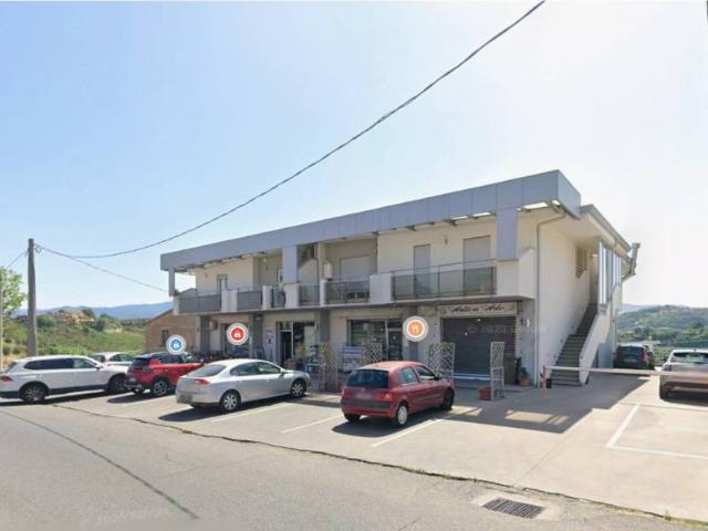 Locale Commerciale in vendita a Calabria, Cosenza