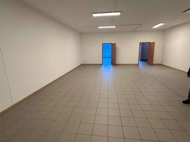 Locale Commerciale in vendita a Burggrafenamt - Burgraviato, Merano - Meran