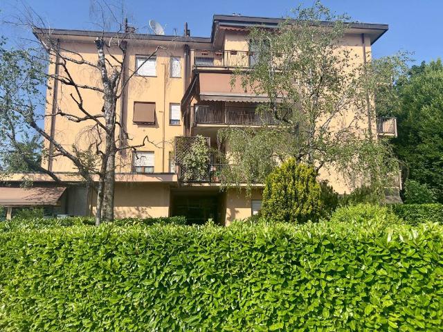 Locale Commerciale in vendita a Pagnano, Merate