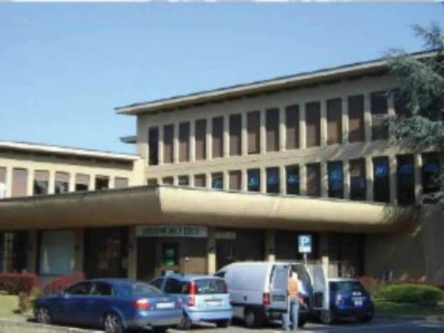Locale Commerciale in vendita a Novate Brianza, Merate