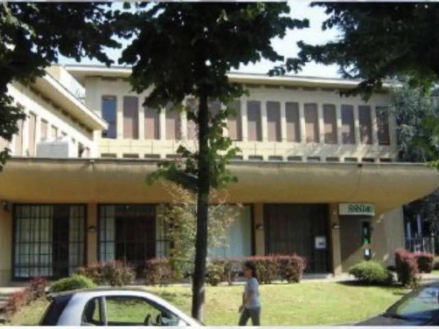 Locale Commerciale in vendita a Novate Brianza, Merate