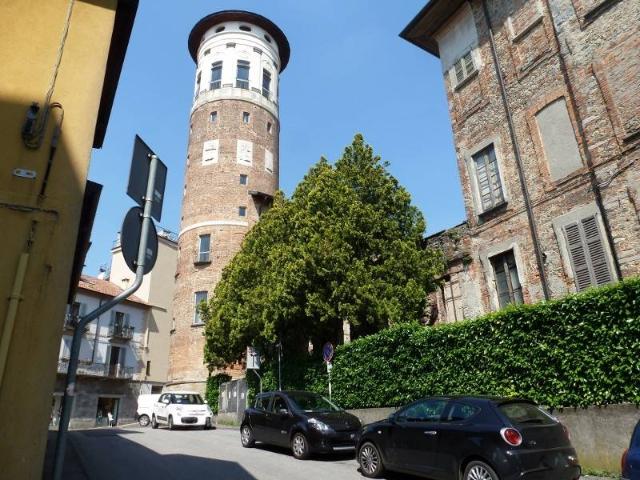 Locale Commerciale in vendita a Novate Brianza, Merate