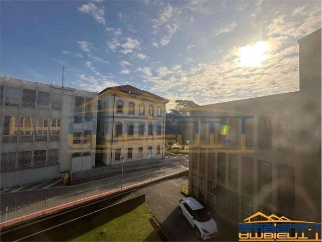 Locale Commerciale in vendita a Novate Brianza, Merate
