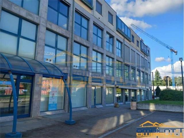 Locale Commerciale in vendita a Novate Brianza, Merate