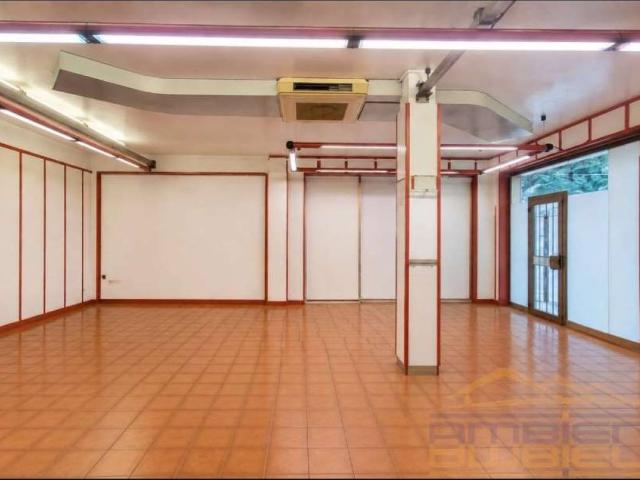 Locale Commerciale in vendita a Pagnano, Merate