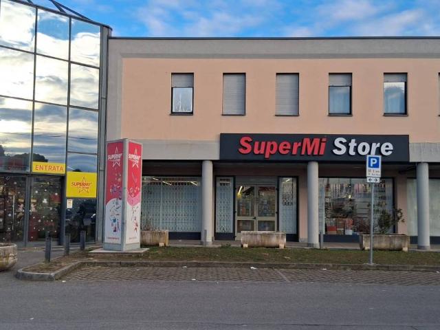 Locale Commerciale in vendita a Novate Brianza, Merate