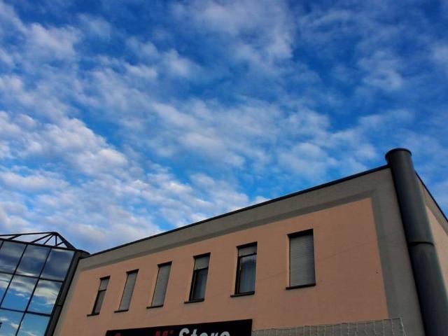 Locale Commerciale in vendita a Novate Brianza, Merate