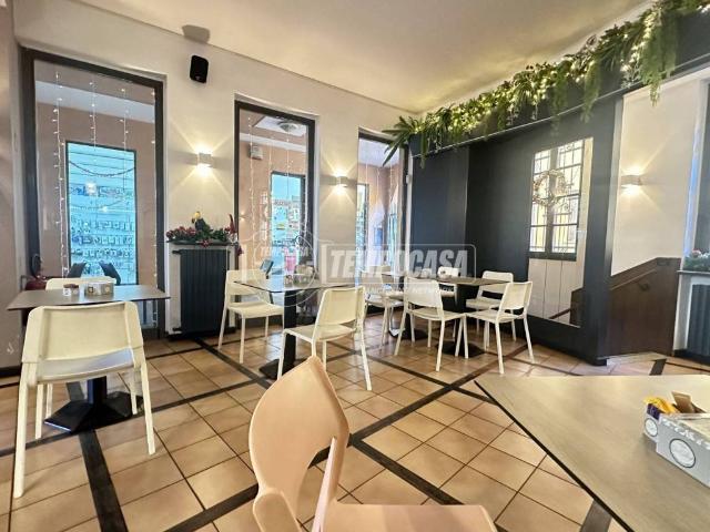 Locale Commerciale in vendita a Novate Brianza, Merate