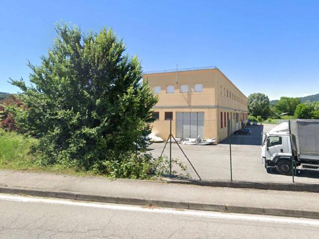 Locale Commerciale in vendita a Pagnano, Merate
