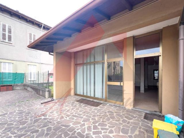 Locale Commerciale in vendita a Brugarolo, Merate