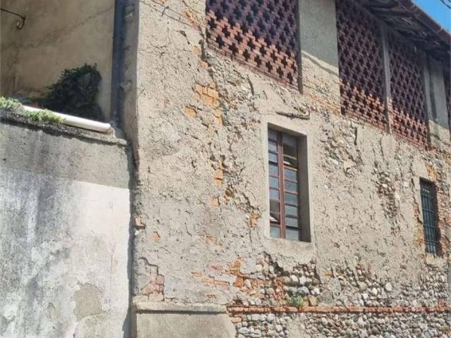 Locale Commerciale in vendita a Merate, Lombardia