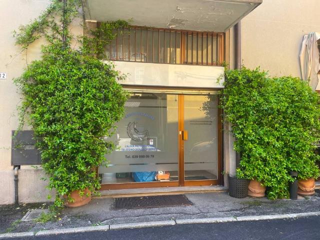 Locale Commerciale in vendita a Novate Brianza, Merate