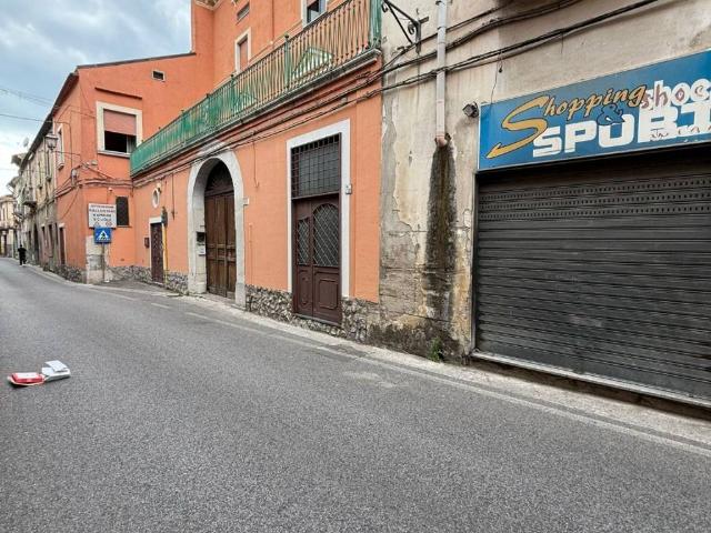 Locale Commerciale in vendita a Mercato San Severino, Campania