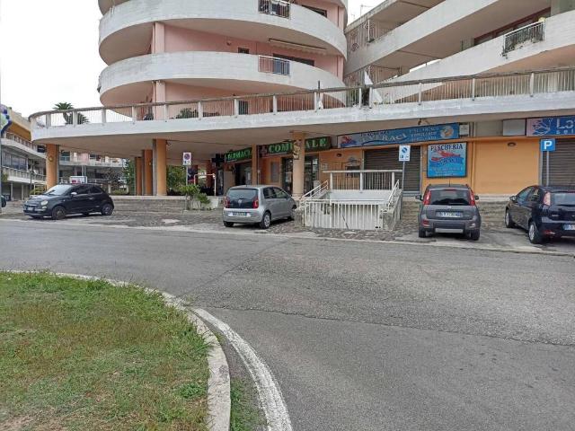 Locale Commerciale in vendita a Lombardi, Mercato San Severino