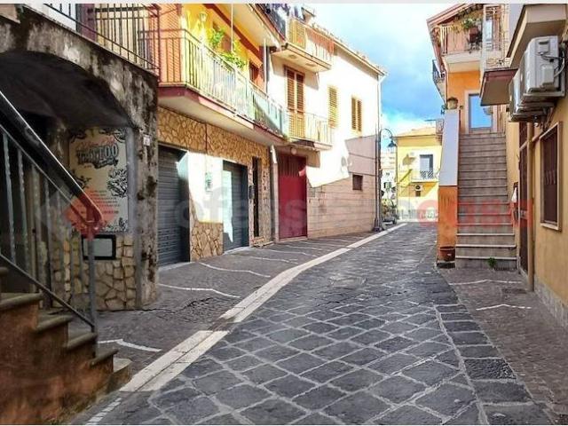 Locale Commerciale in vendita a Mercato San Severino, Campania