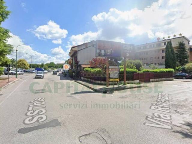Locale Commerciale in vendita a Mercogliano, Campania