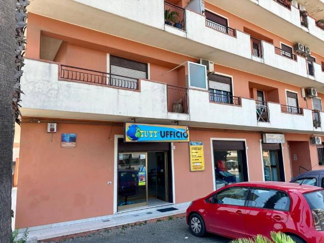 Locale Commerciale in vendita a Merì, Sicilia