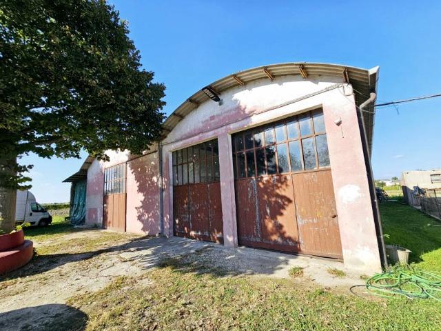 Locale Commerciale in vendita a Minotte, Merlara