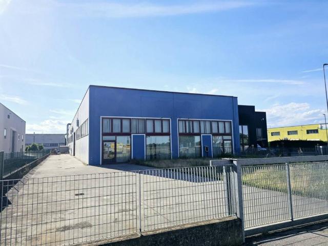Locale Commerciale in vendita a Merlara, Veneto