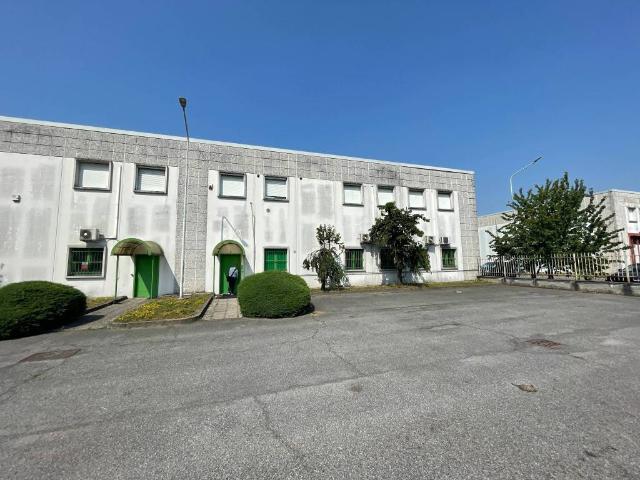 Locale Commerciale in vendita a Merlino, Lombardia