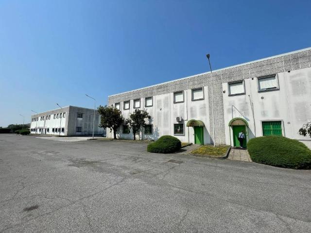 Locale Commerciale in vendita a Merlino, Lombardia
