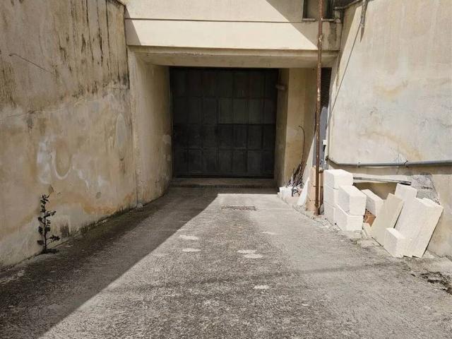 Locale Commerciale in vendita a Puglia, Brindisi