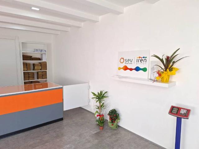 Locale Commerciale in vendita a Puglia, Brindisi
