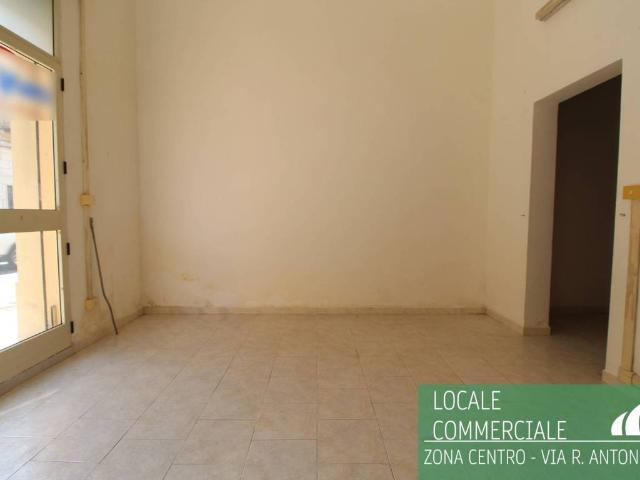 Locale Commerciale in vendita a Puglia, Brindisi