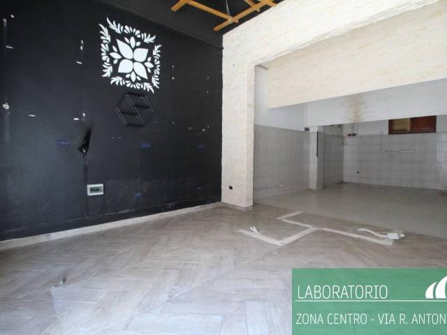 Locale Commerciale in vendita a Puglia, Brindisi