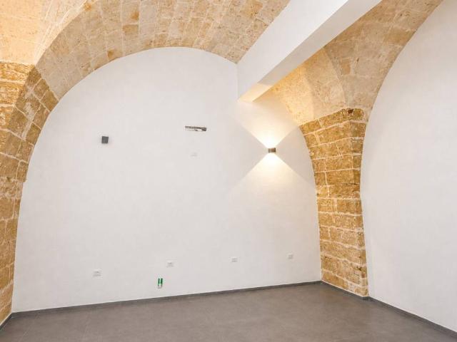 Locale Commerciale in vendita a Puglia, Brindisi