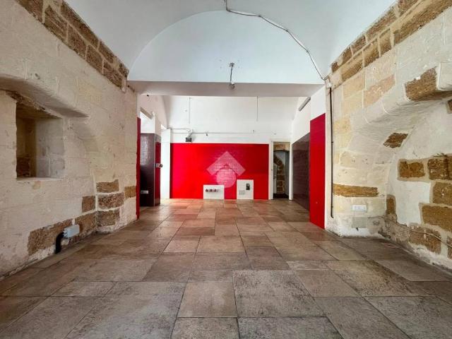 Locale Commerciale in vendita a Puglia, Brindisi