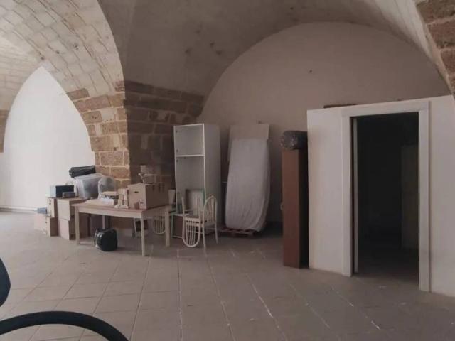 Locale Commerciale in vendita a Puglia, Brindisi