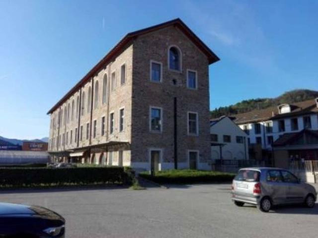 Locale Commerciale in vendita a Comunità Montana Valli del Verbano, Mesenzana