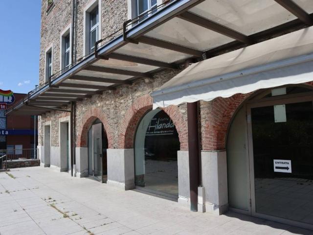 Locale Commerciale in vendita a Comunità Montana Valli del Verbano, Mesenzana