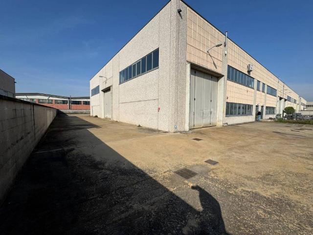 Locale Commerciale in vendita a Mesero, Lombardia