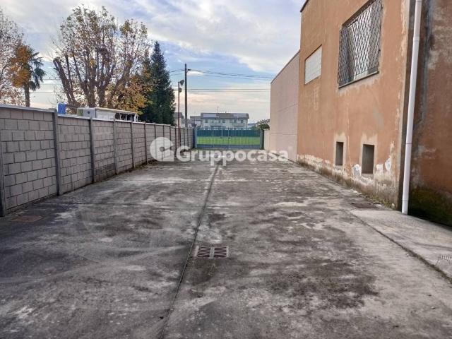 Locale Commerciale in vendita a Mesero, Lombardia