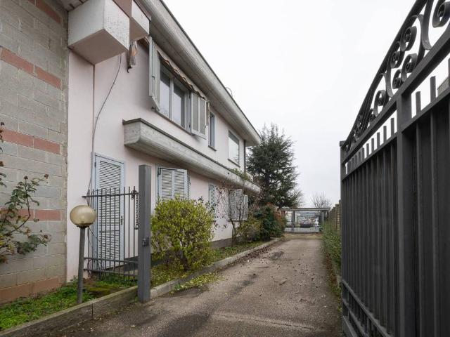 Locale Commerciale in vendita a Mesero, Lombardia